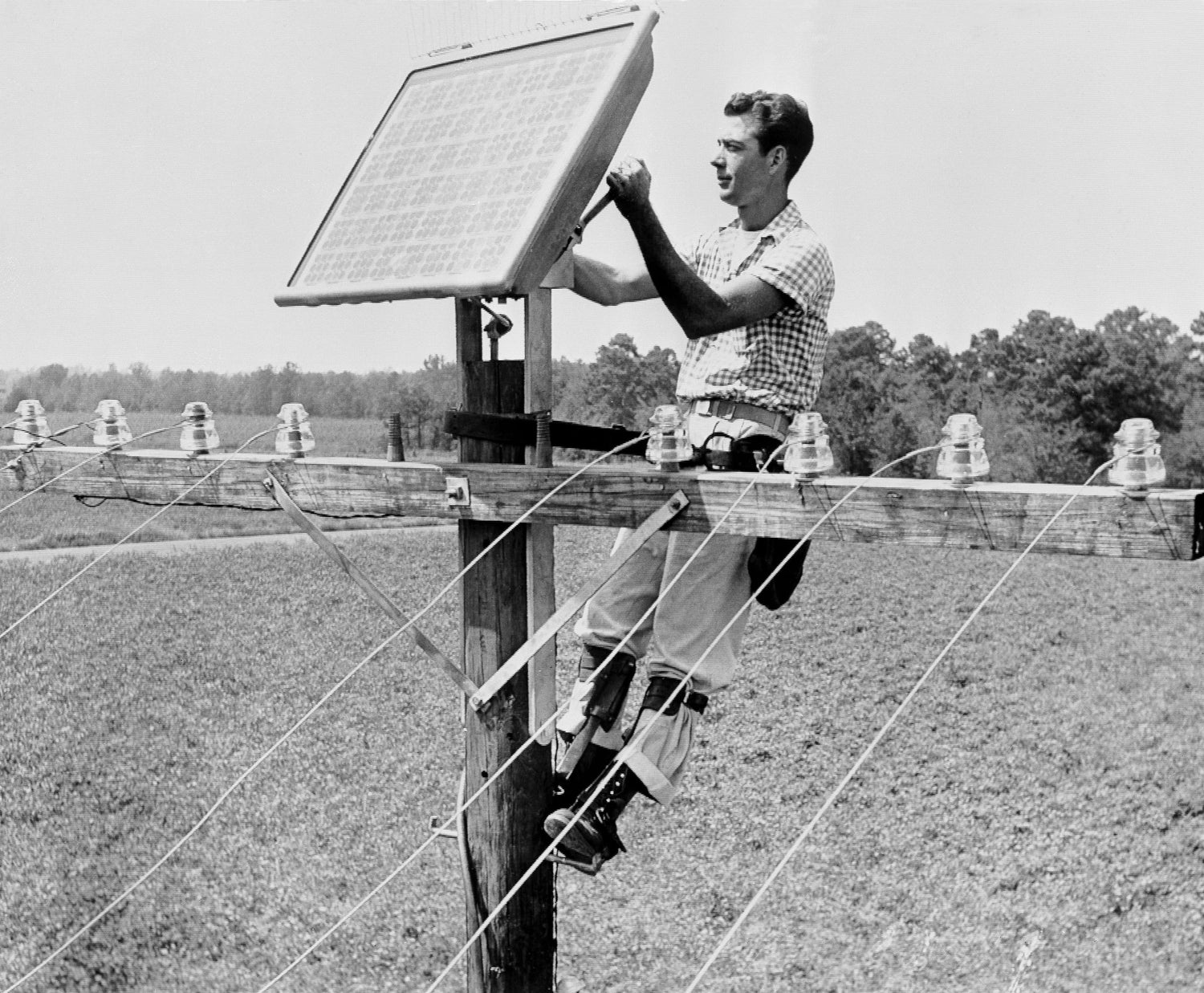 What did the first solar panel look like? – Grouphug